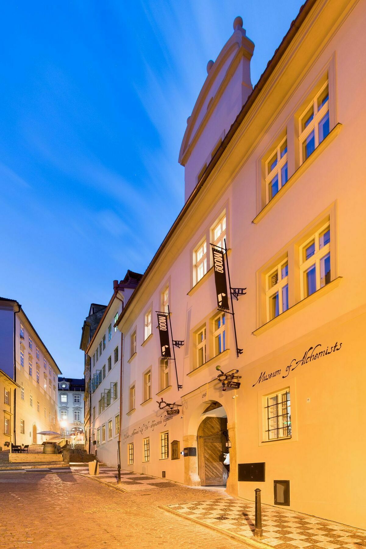 Aparthotel Mooo By The Castle 4*